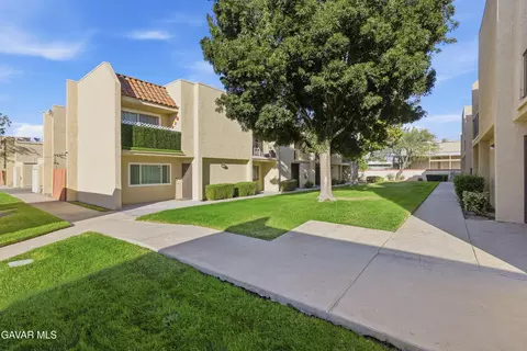 Exterior - 44200 Kingtree Ave UNIT 14, Lancaster, CA 93534 photo 4 of 5