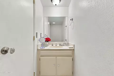 Bath - 44200 Kingtree Ave UNIT 14, Lancaster, CA 93534 photo 1 of 3