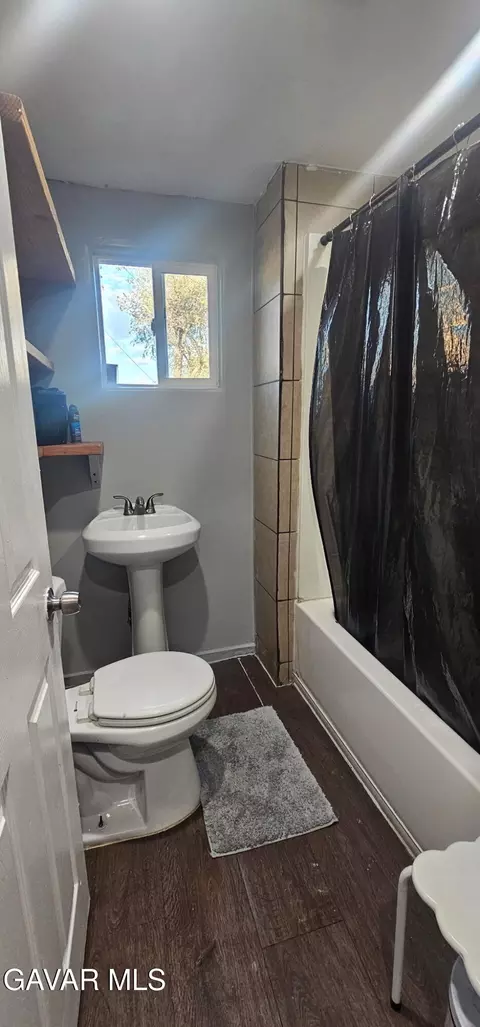 Bath - 44122 20th St #35, Lancaster, CA 93535 photo 2 of 2