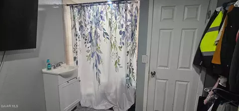 Bath - 44122 20th St #35, Lancaster, CA 93535 photo 1 of 2