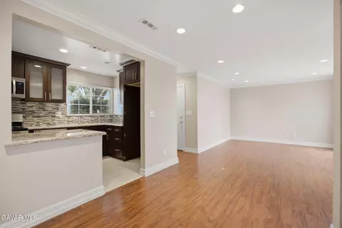 Living - 19208 Hamlin St UNIT 5, Reseda, CA 91335 photo 9 of 10
