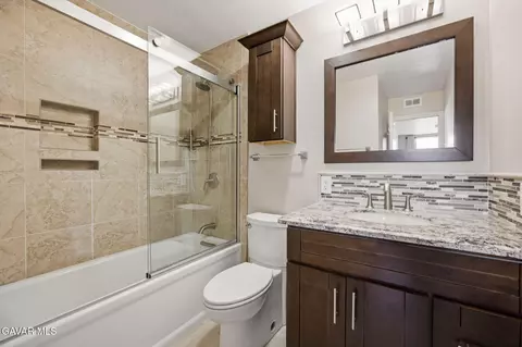 Bath - 19208 Hamlin St UNIT 5, Reseda, CA 91335 photo 1 of 3