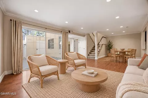 Living - 19208 Hamlin St UNIT 5, Reseda, CA 91335 photo 1 of 10