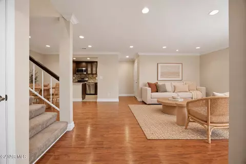 Living - 19208 Hamlin St UNIT 5, Reseda, CA 91335 photo 2 of 10