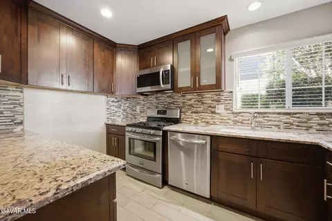 Kitchen - 19208 Hamlin St UNIT 5, Reseda, CA 91335 photo 1 of 3