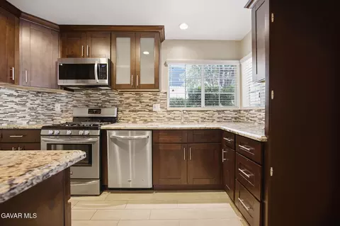 Kitchen - 19208 Hamlin St UNIT 5, Reseda, CA 91335 photo 3 of 3