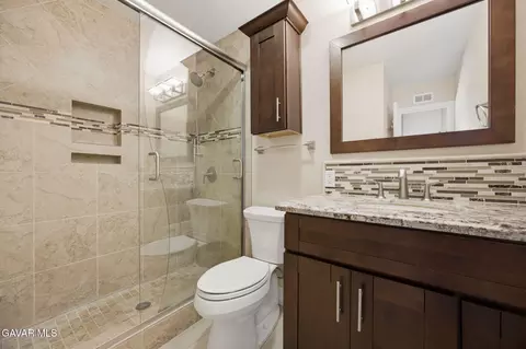 Bath - 19208 Hamlin St UNIT 5, Reseda, CA 91335 photo 2 of 3