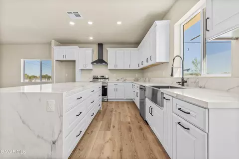Kitchen - 37660 E 115th St, Littlerock, CA 93543 photo 2 of 3