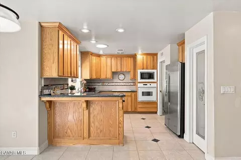 Kitchen - 30100 Sunland Way, Tehachapi, CA 93561 photo 4 of 4