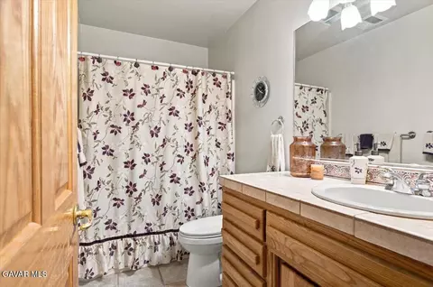 Bath - 30100 Sunland Way, Tehachapi, CA 93561 photo 4 of 4