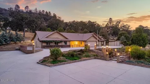 Exterior - 30100 Sunland Way, Tehachapi, CA 93561 photo 6 of 7