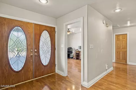 Entry Way - 30100 Sunland Way, Tehachapi, CA 93561 photo 3 of 5