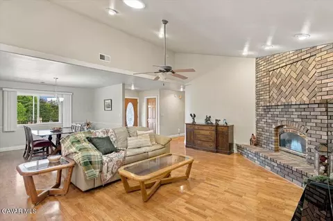 Living - 30100 Sunland Way, Tehachapi, CA 93561 photo 1 of 2