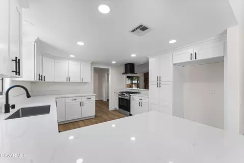 43037 Sachs Dr, Lancaster, CA 93536