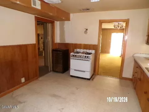 Kitchen - 45823 190th St, Lancaster, CA 93535 photo 2 of 2