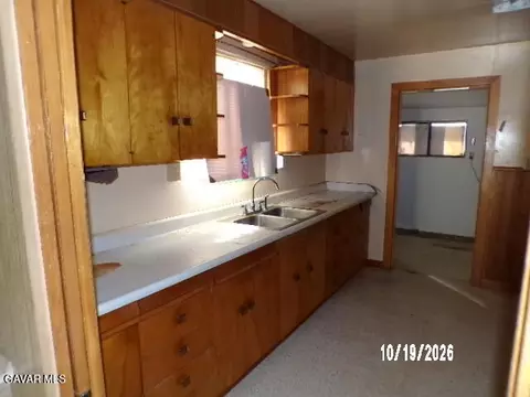 Kitchen - 45823 190th St, Lancaster, CA 93535 photo 1 of 2