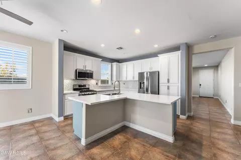 Kitchen - 37639 Persimmon Ln, Palmdale, CA 93551 photo 2 of 5