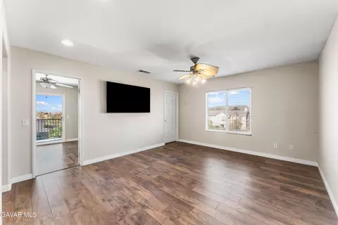 Living - 37639 Persimmon Ln, Palmdale, CA 93551 photo 9 of 12