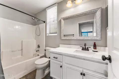 Bath - 37639 Persimmon Ln, Palmdale, CA 93551 photo 2 of 3