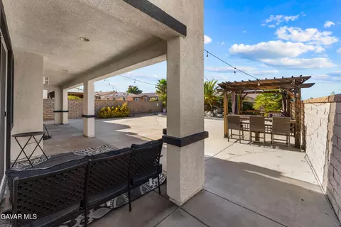 Exterior - 37639 Persimmon Ln, Palmdale, CA 93551 photo 4 of 17