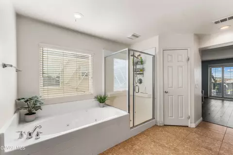 Bath - 37639 Persimmon Ln, Palmdale, CA 93551 photo 3 of 3