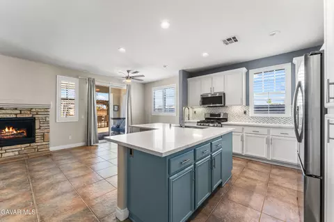 Kitchen - 37639 Persimmon Ln, Palmdale, CA 93551 photo 5 of 5