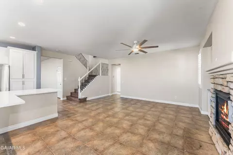 Living - 37639 Persimmon Ln, Palmdale, CA 93551 photo 5 of 12