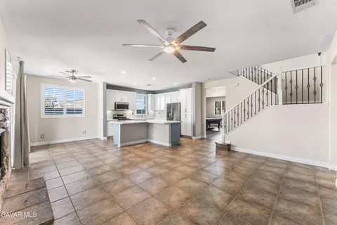 Living - 37639 Persimmon Ln, Palmdale, CA 93551 photo 6 of 12