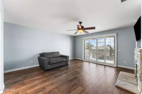 Living - 37639 Persimmon Ln, Palmdale, CA 93551 photo 10 of 12