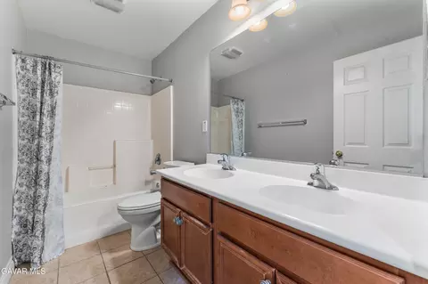 Bath - 37639 Persimmon Ln, Palmdale, CA 93551 photo 1 of 3