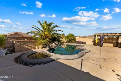Exterior - 37639 Persimmon Ln, Palmdale, CA 93551 photo 8 of 17