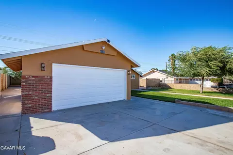 Exterior - 45329 Rodin Ave, Lancaster, CA 93535 photo 7 of 21