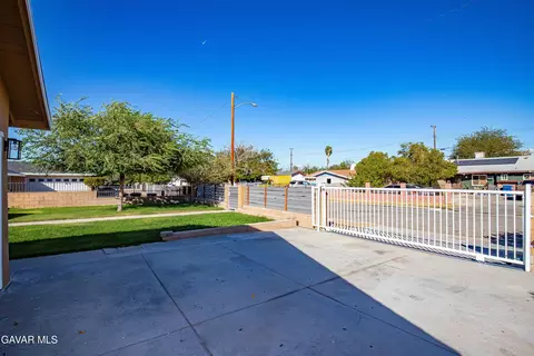 Exterior - 45329 Rodin Ave, Lancaster, CA 93535 photo 8 of 21