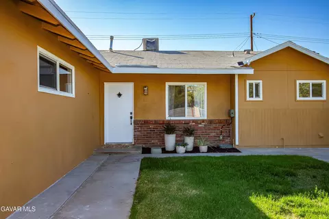 Exterior - 45329 Rodin Ave, Lancaster, CA 93535 photo 10 of 21