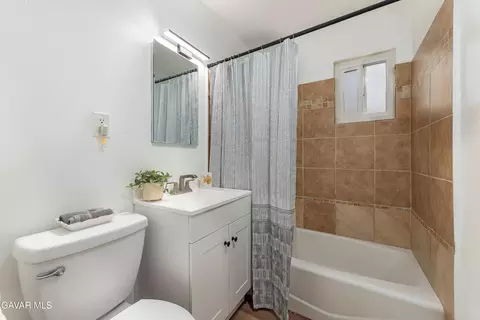 Bath - 45329 Rodin Ave, Lancaster, CA 93535 photo 3 of 3