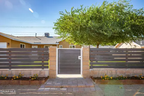 Exterior - 45329 Rodin Ave, Lancaster, CA 93535 photo 5 of 21