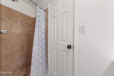 Bath - 45329 Rodin Ave, Lancaster, CA 93535 photo 2 of 3