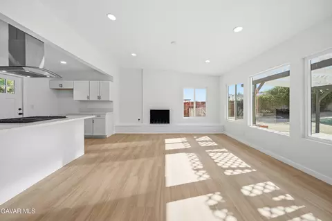 Living - 17539 Sultana St, Hesperia, CA 92345 photo 2 of 4