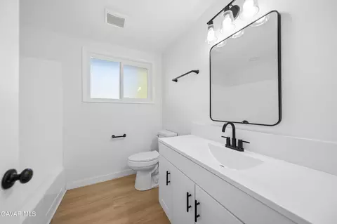 Bath - 17539 Sultana St, Hesperia, CA 92345 photo 1 of 4