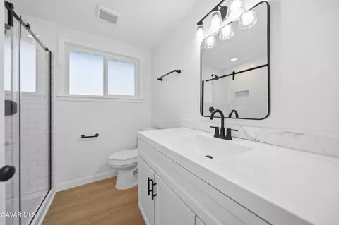 Bath - 17539 Sultana St, Hesperia, CA 92345 photo 3 of 4