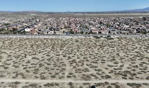 65 Th St E, Palmdale, CA 93552 photo 2