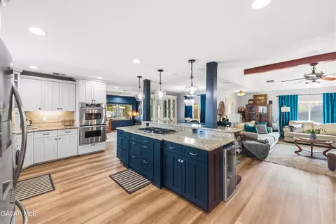 Kitchen - 36304 E 52nd St, Palmdale, CA 93552 photo 1 of 4