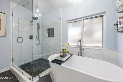 Bath - 36304 E 52nd St, Palmdale, CA 93552 photo 2 of 5