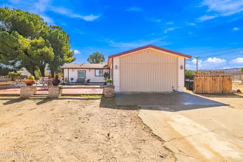 Exterior - 36304 E 52nd St, Palmdale, CA 93552 photo 4 of 9