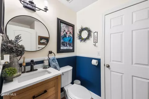 Bath - 36304 E 52nd St, Palmdale, CA 93552 photo 4 of 5