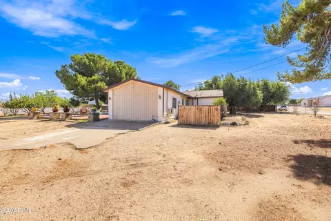 Exterior - 36304 E 52nd St, Palmdale, CA 93552 photo 5 of 9