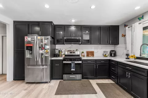 Kitchen - 43000 36th St, Lancaster, CA 93536 photo 4 of 5