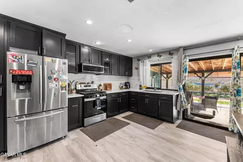 Kitchen - 43000 36th St, Lancaster, CA 93536 photo 3 of 5