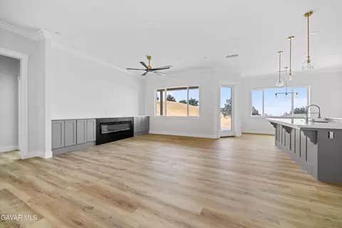Living - 27751 Harness Dr, Tehachapi, CA 93561 photo 4 of 5