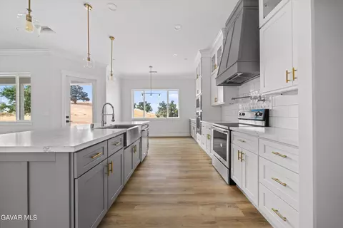 Kitchen - 27751 Harness Dr, Tehachapi, CA 93561 photo 2 of 4